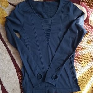 Fabletics fitted long sleeve top,thumb holes, blac